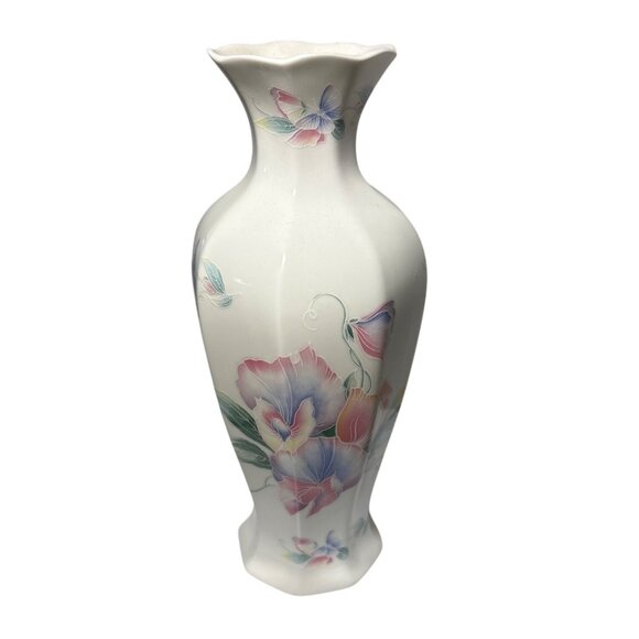 Aynsley Bone China Vase Little Sweetheart Floral Scalloped Edge Butterfly 9" - Picture 1 of 7